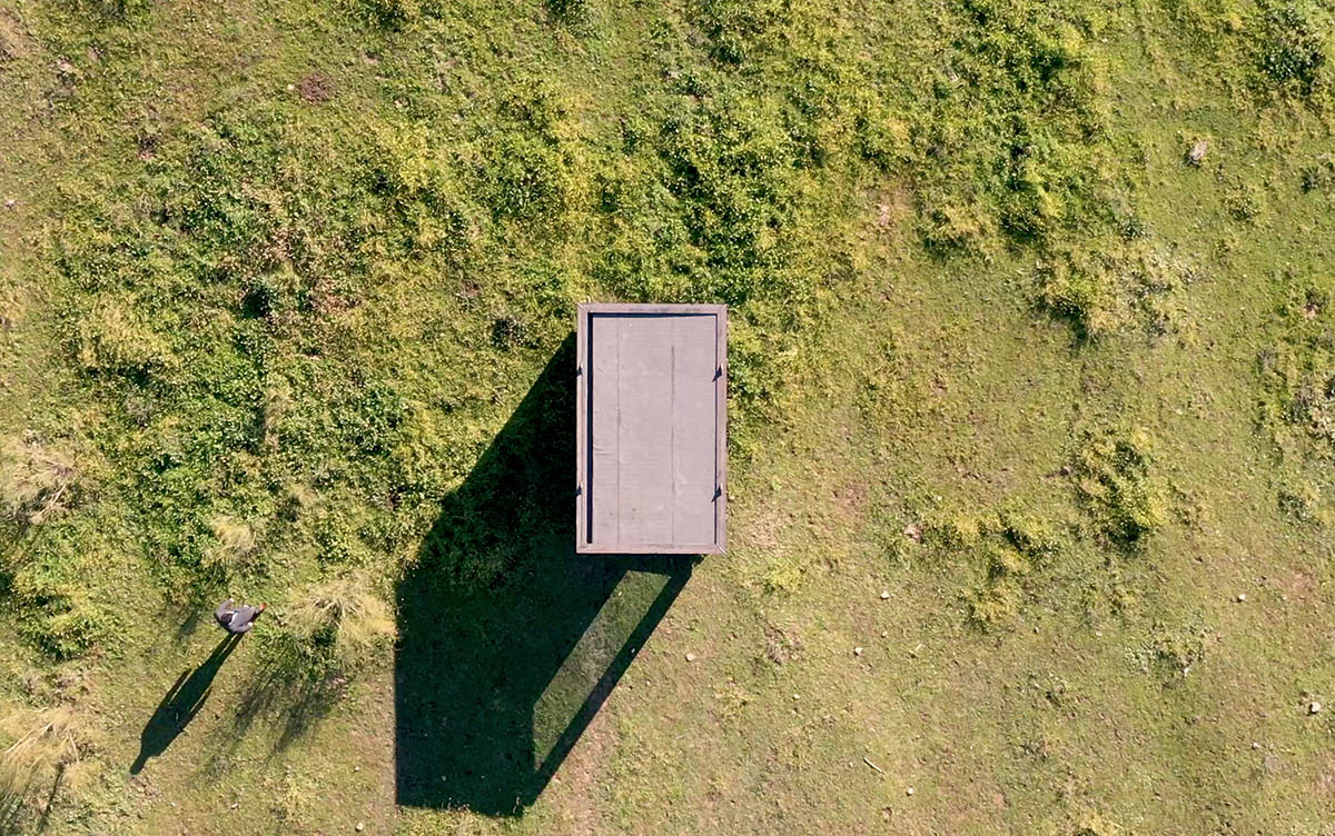delaVegaCanolasso designs two mini cabins with natural and corten steel façades in Spain 