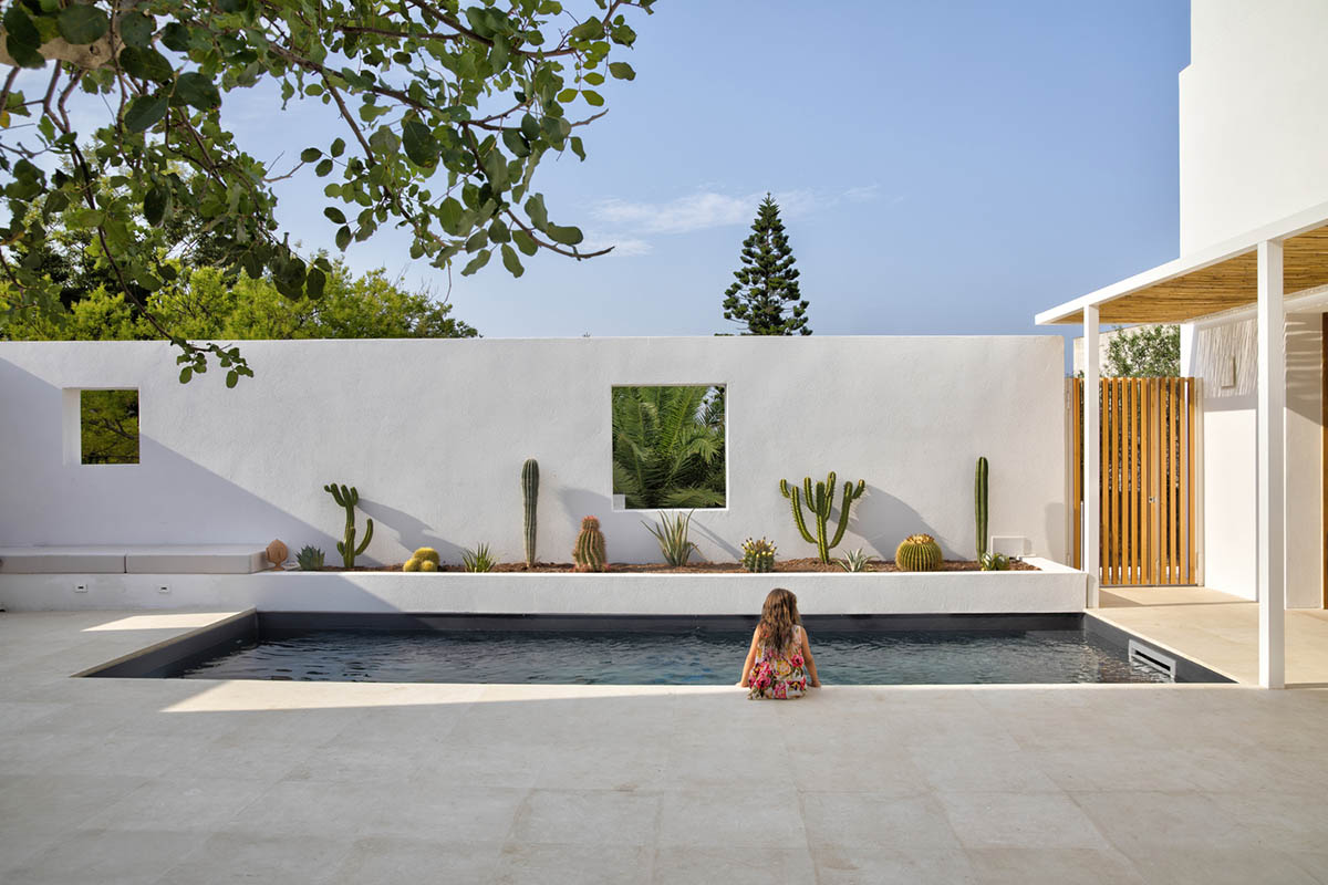 Dos Architects creates small patios with an interplay of all-white volumes for house in Salento