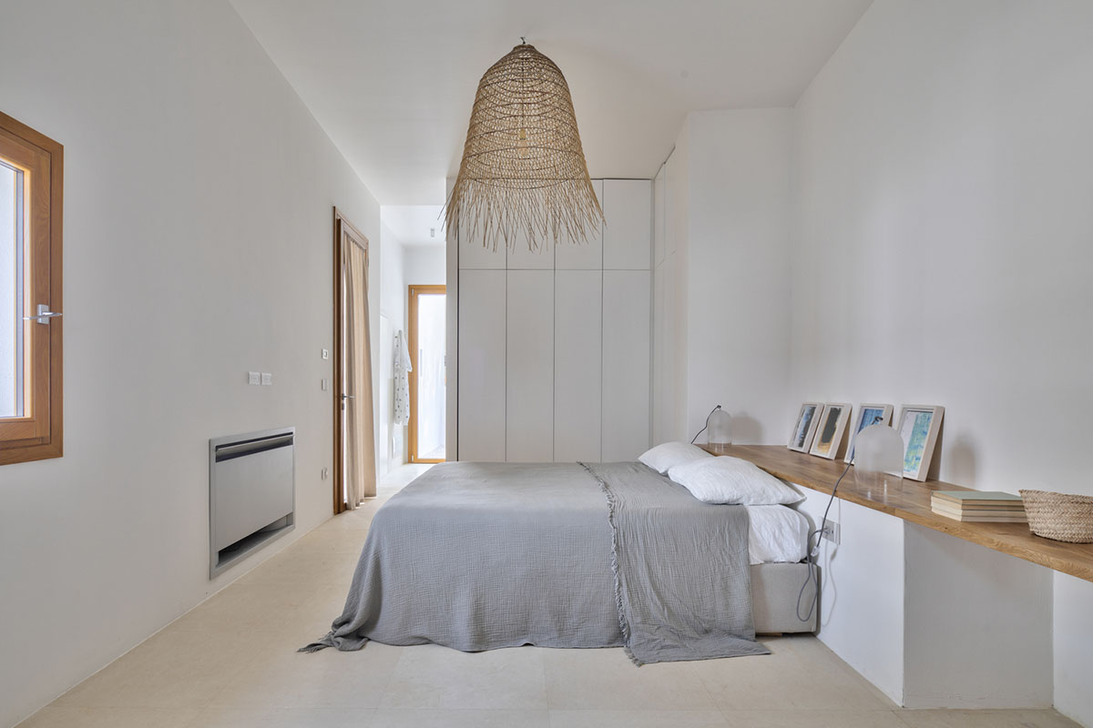 Dos Architects creates small patios with an interplay of all-white volumes for house in Salento