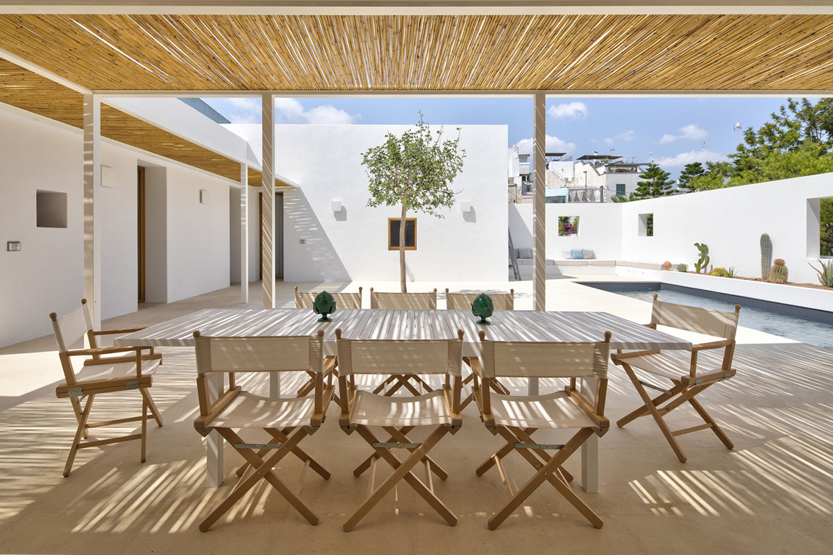 Dos Architects creates small patios with an interplay of all-white volumes for house in Salento