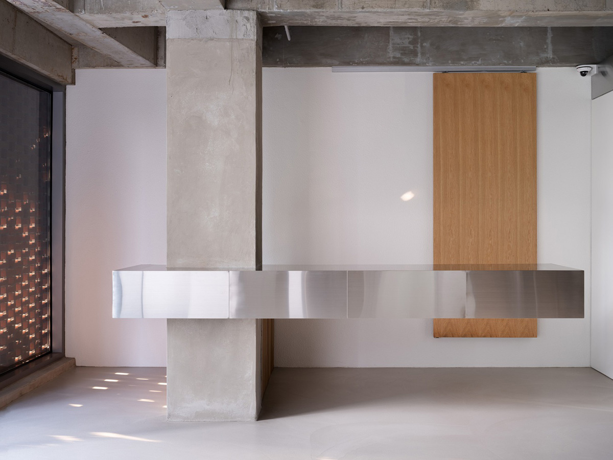 Warm colors are harmonized with floating linear elements in Towpath Shop by Studio GIMGEOSIL