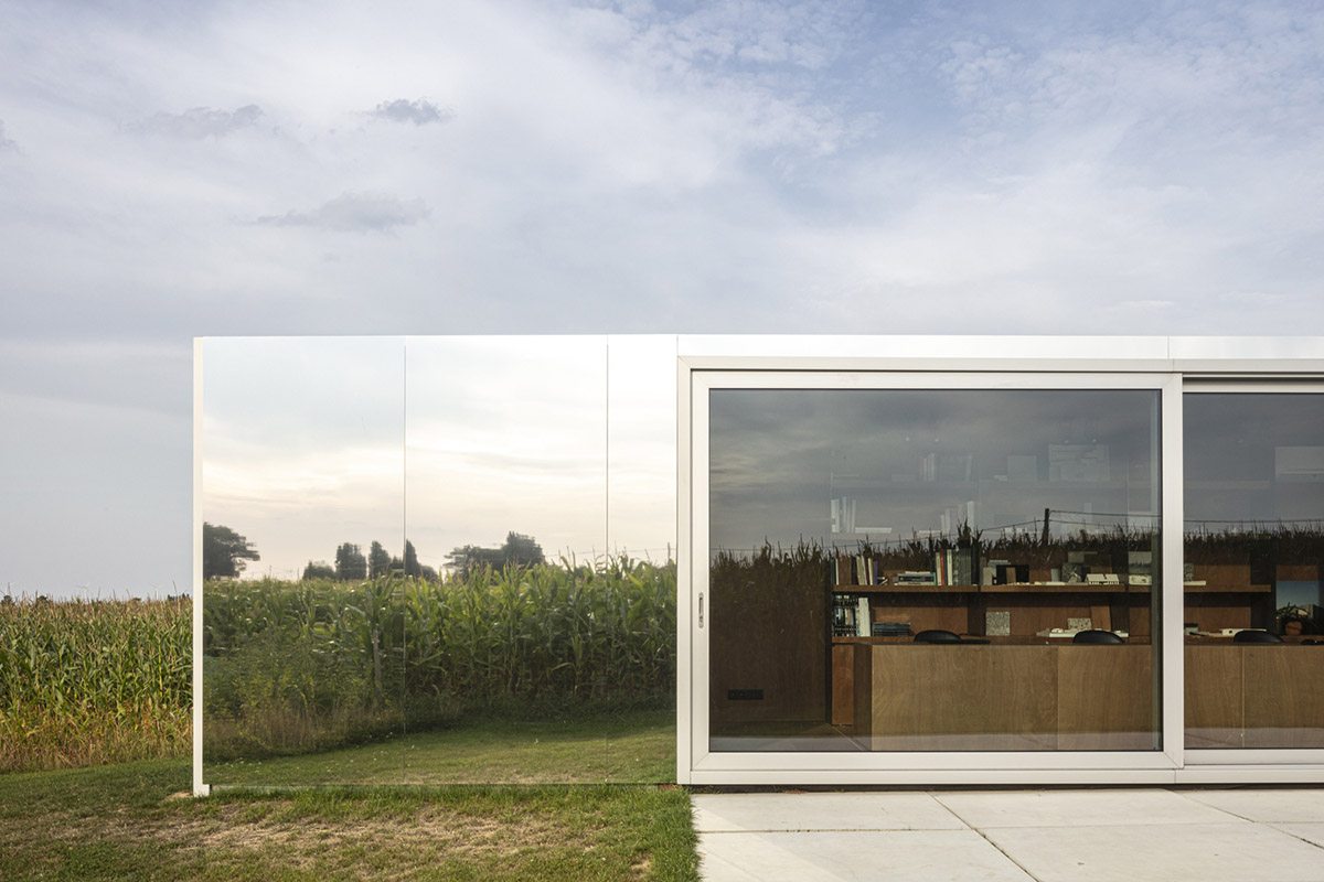 TOOP architectuur uses old shipping containers to convert them into architects' studio in Belgium