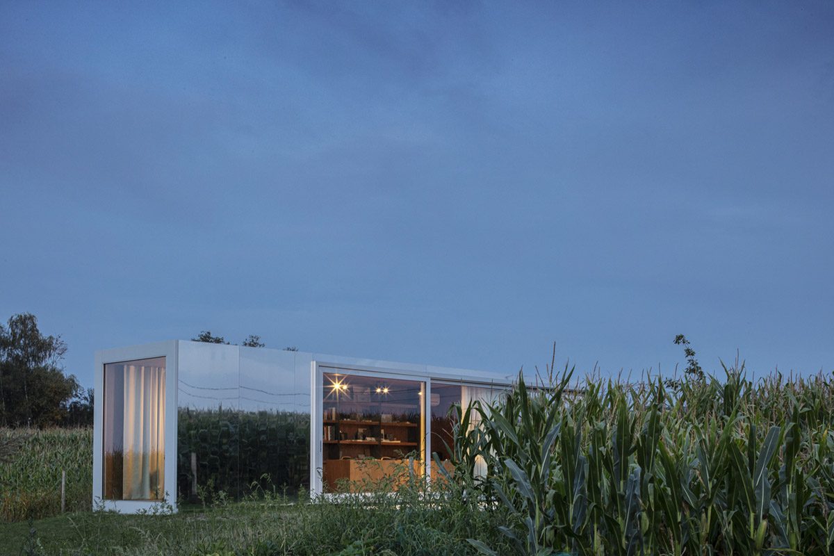 TOOP architectuur uses old shipping containers to convert them into architects' studio in Belgium