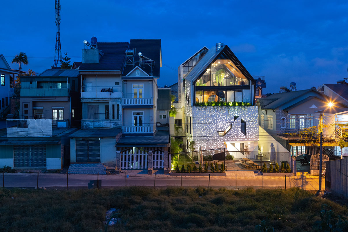Le House wraps this small hotel with porous steel facade made of irregular patterns in Vietnam