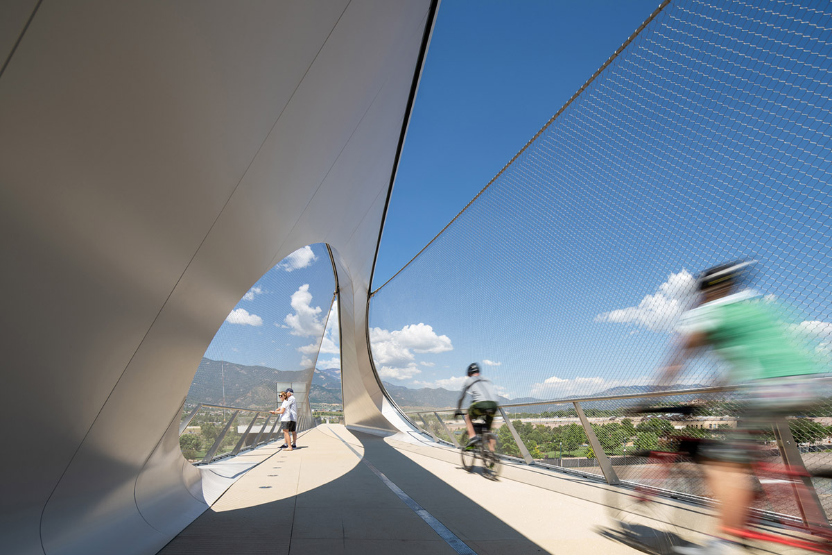 Diller Scofidio + Renfro completes 250-foot curved steel Park Union Bridge bridge in Colorado