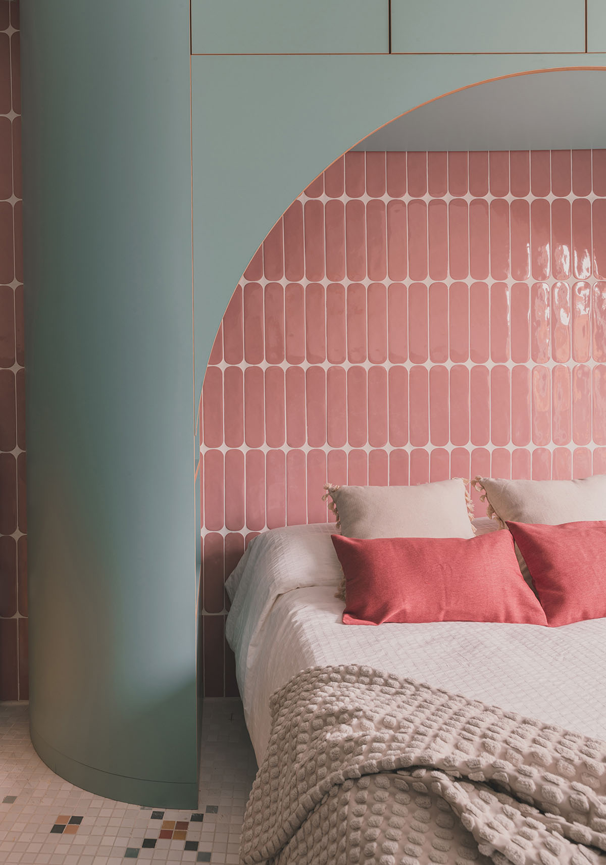 OOIIO transforms an apartment interior into a designer home with flawless ceramic surfaces in Madrid