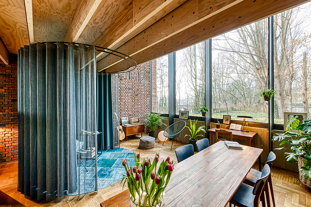 AST 77 Architecten built this private house with 