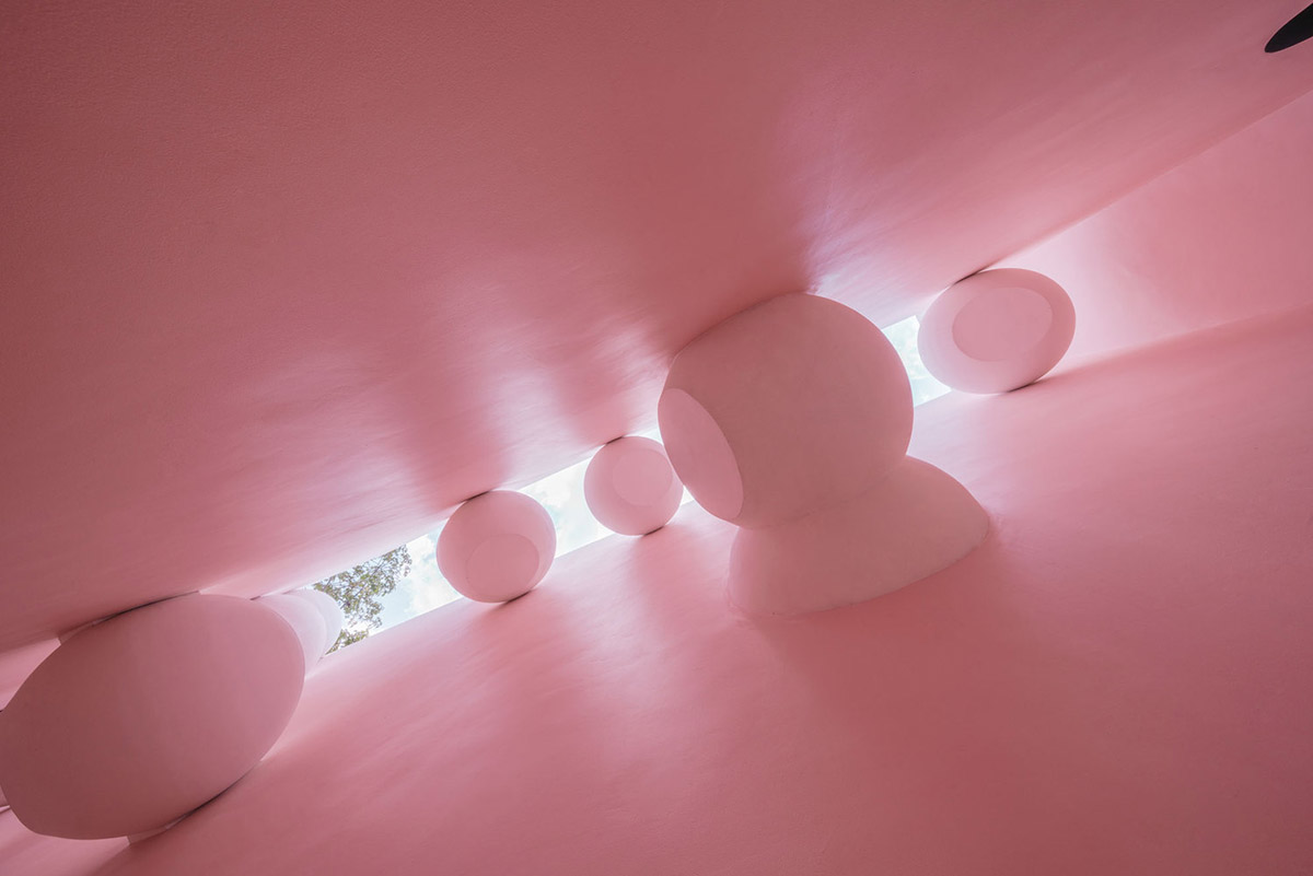 onion combines white concave and convex walls with colorful surfaces for beach resort in Thailand