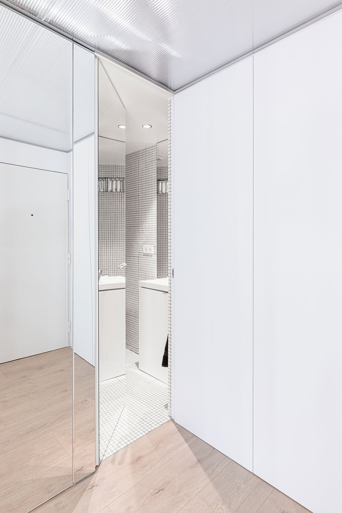 Ismael Medina Manzano converts post-war built home into an unplanned domestic prototype 