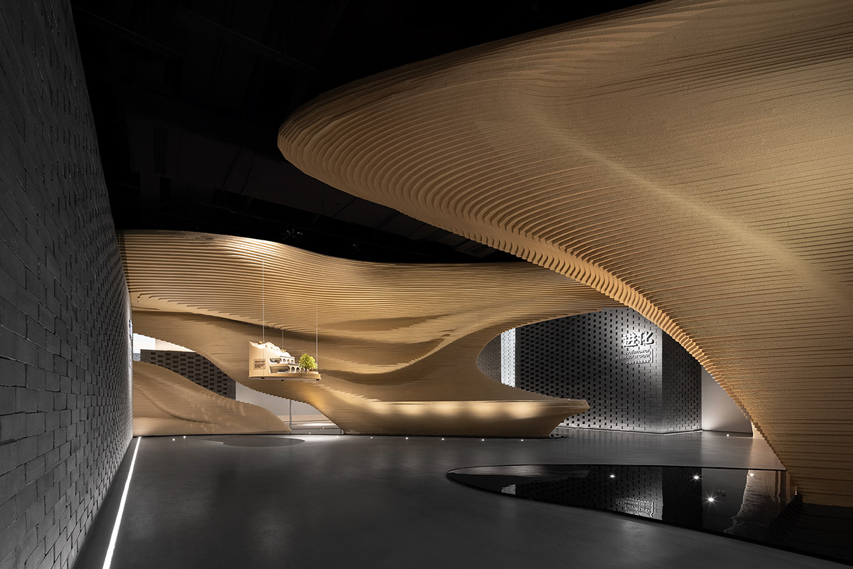 Giant free-form structure gives the feeling of 