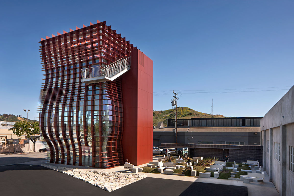 Eric Owen Moss completes Vespertine Restaurant with soft geometry and red fins in Culver City