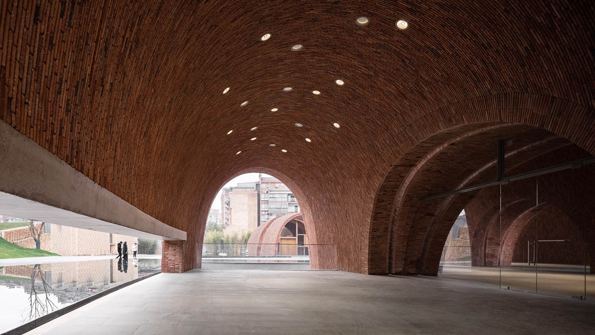 Studio Zhu-Pei designs giant vaults from recycled old kiln bricks to form Jingdezhen Kiln Museum