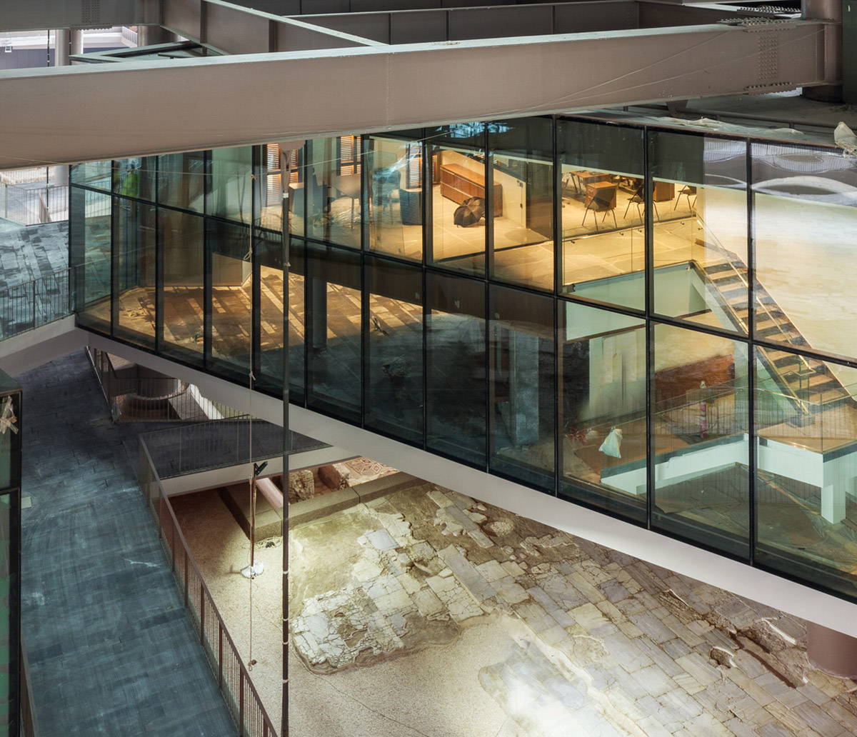 Emre Arolat Architecture preserves archaeological remnants with this modular hotel in Antakya