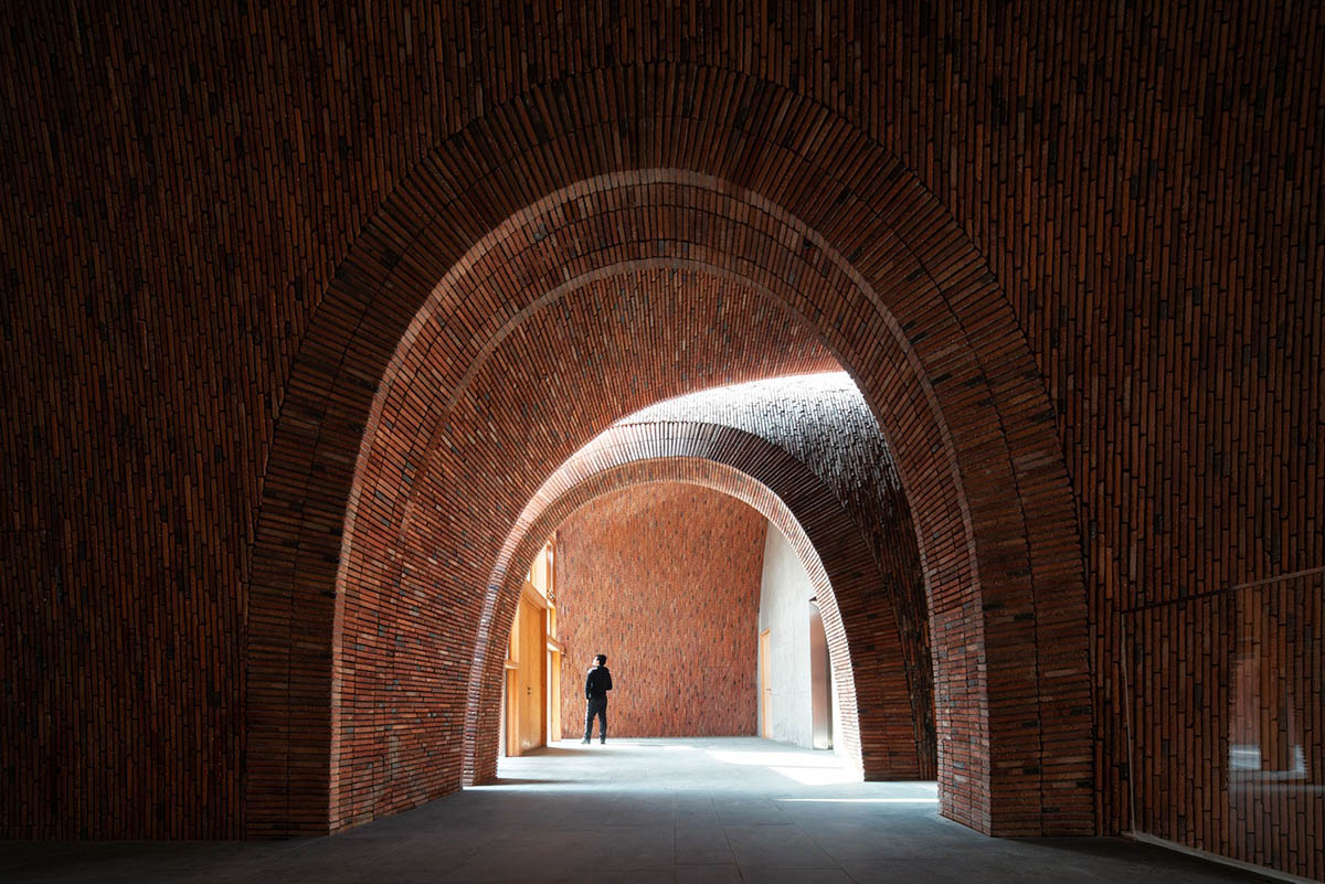 Studio Zhu-Pei designs giant vaults from recycled old kiln bricks to form Jingdezhen Kiln Museum