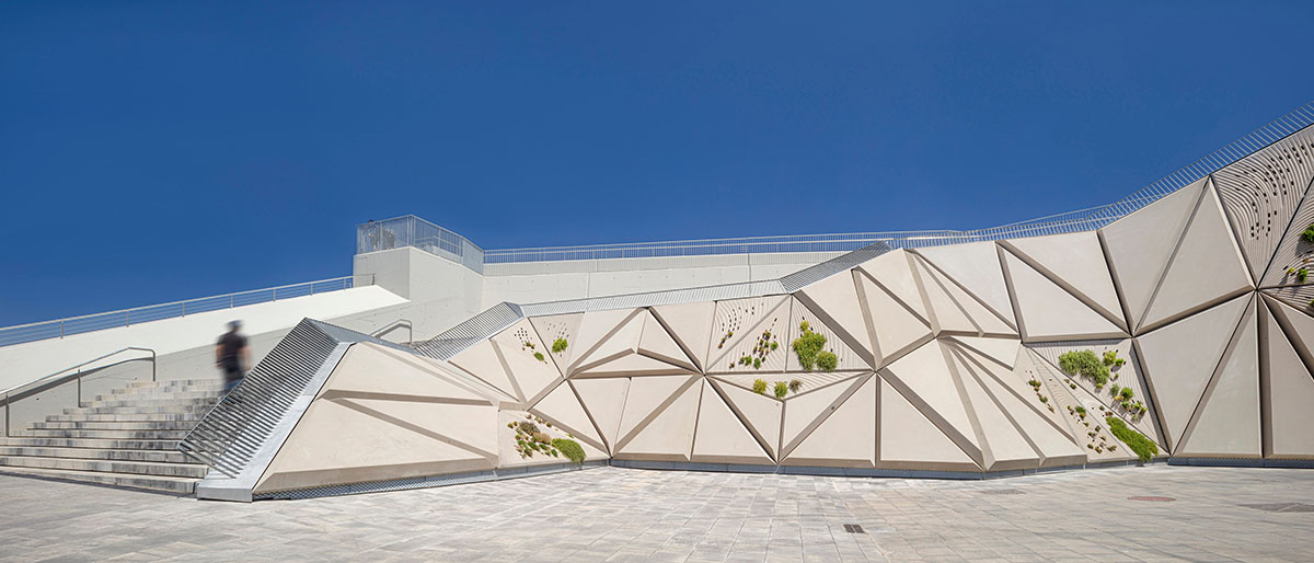 External Reference creates walkable façade for viewing platform evoking salt crystals in Barcelona