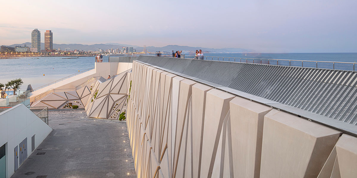 External Reference creates walkable façade for viewing platform evoking salt crystals in Barcelona