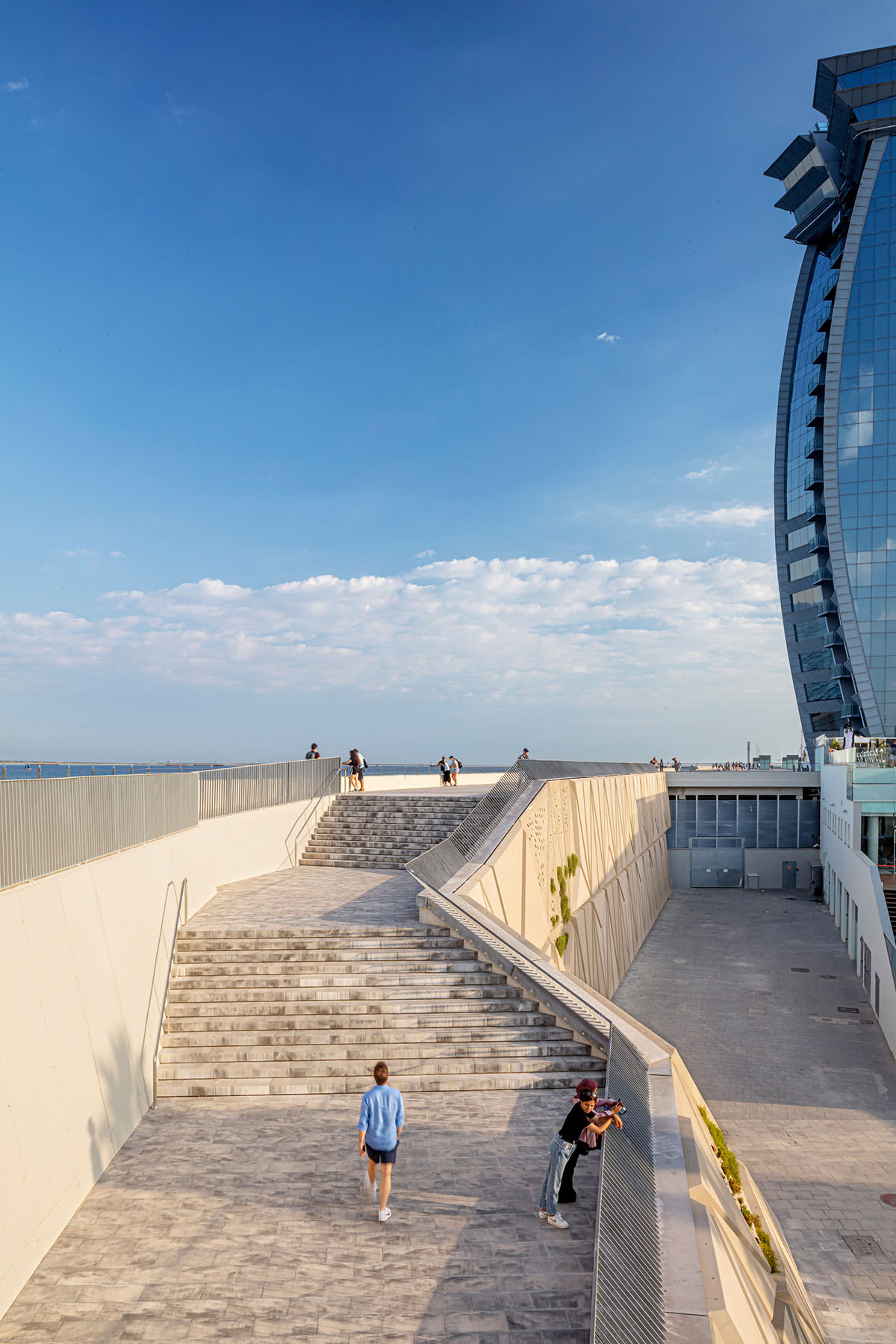 External Reference creates walkable façade for viewing platform evoking salt crystals in Barcelona