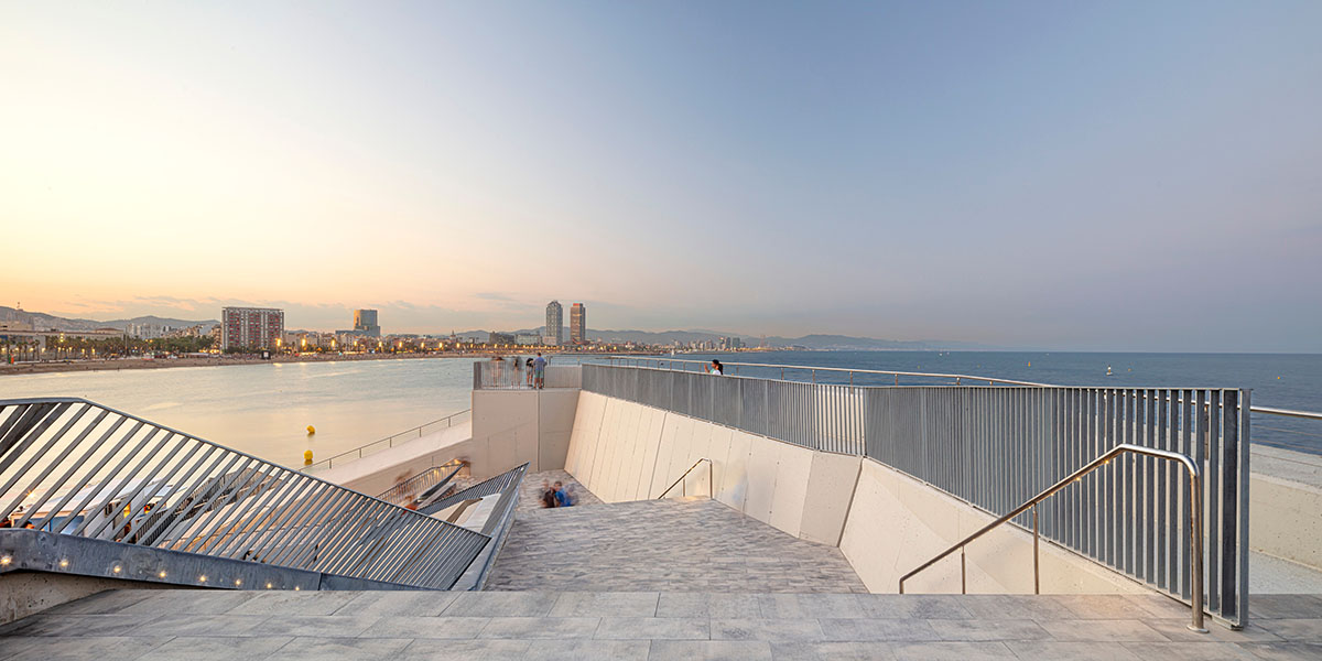 External Reference creates walkable façade for viewing platform evoking salt crystals in Barcelona