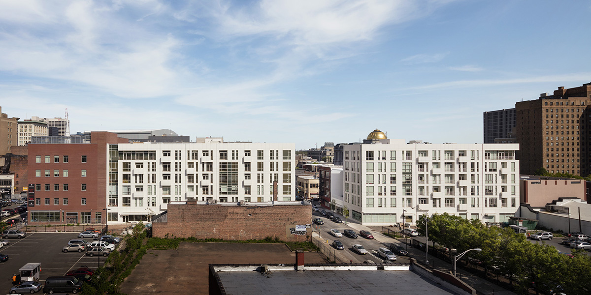 Richard Meier & Partners completes 3 new buildings featuring different façade palette in Newark