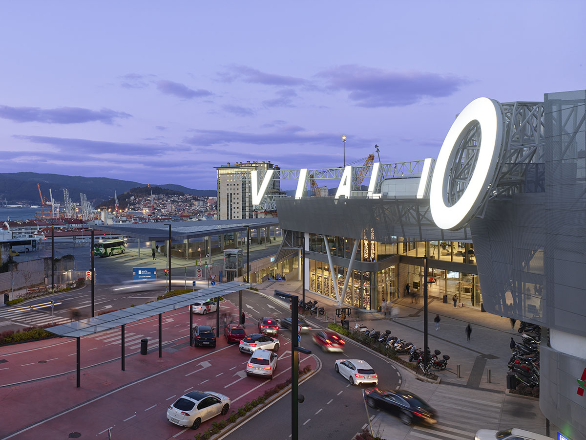 Morphosis completes Vialia Vigo Intermodal Station, a mixed-use transit complex in Vigo 