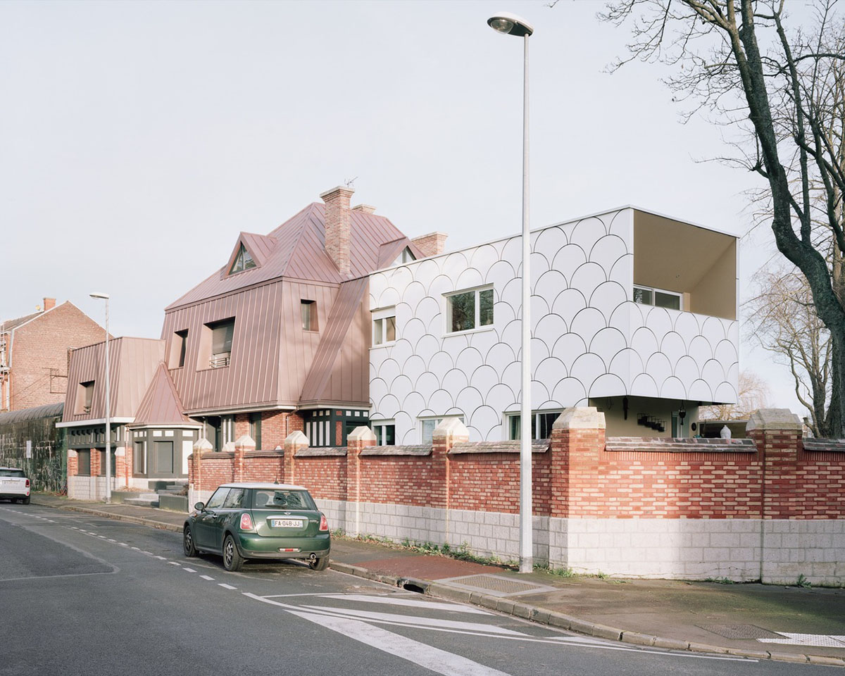 D'HOUNDT+BAJART Architectes & associ&eacute;s reimagines social housing in pinkish tones in French city
