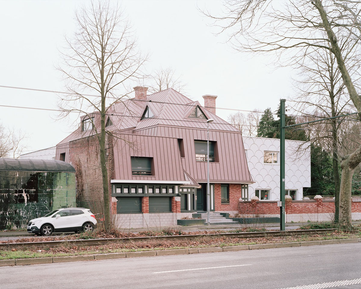 D'HOUNDT+BAJART Architectes & associ&eacute;s reimagines social housing in pinkish tones in French city