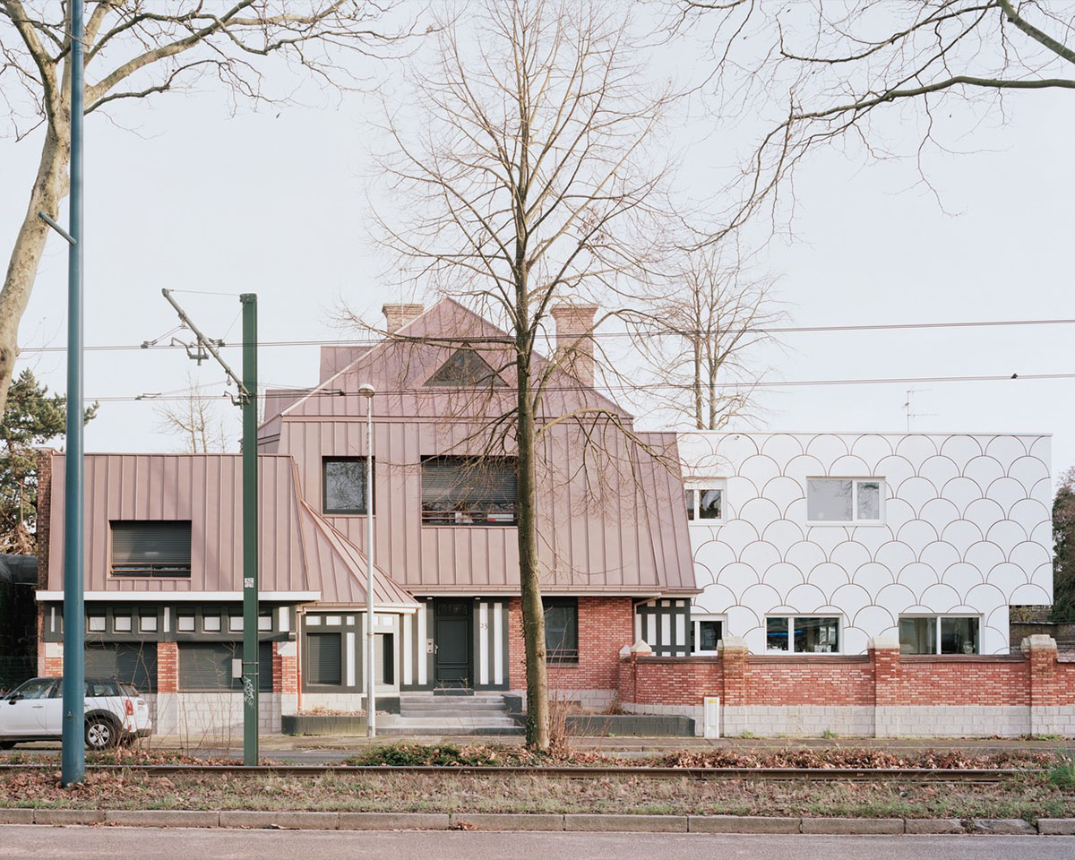 D'HOUNDT+BAJART Architectes & associ&eacute;s reimagines social housing in pinkish tones in French city