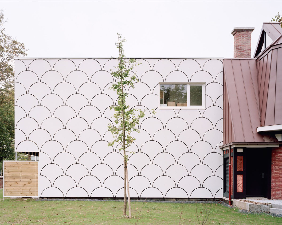 D'HOUNDT+BAJART Architectes & associ&eacute;s reimagines social housing in pinkish tones in French city