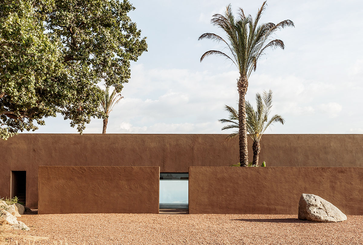 MORQ built Villa RA as the continuation of Calabria's rural landscape in Italy