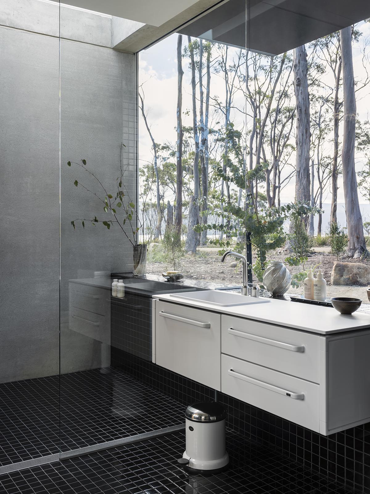 A linear, concrete tunnelled guest house by Room11 architects extends to Tasmania’s bushlands