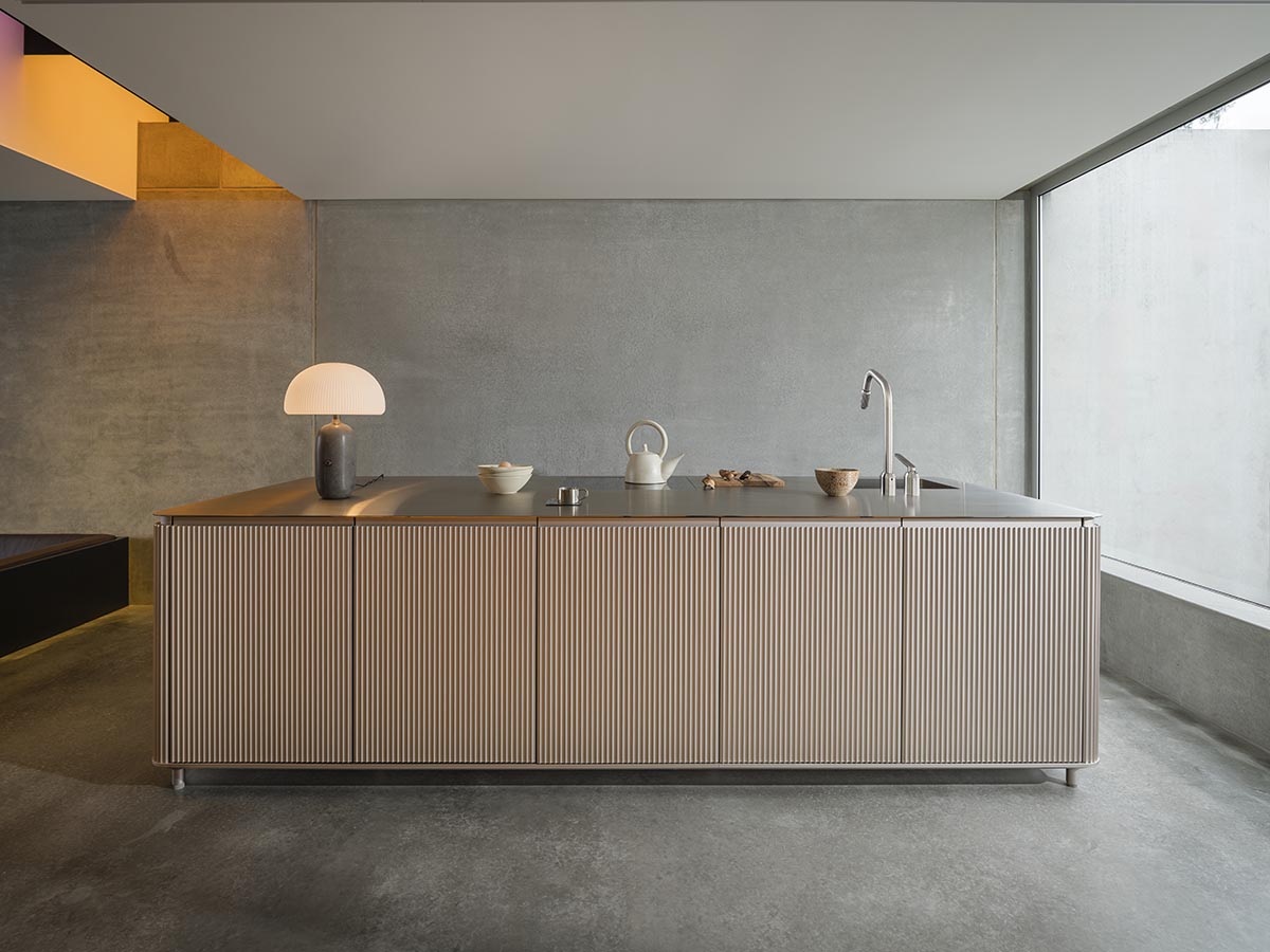 A linear, concrete tunnelled guest house by Room11 architects extends to Tasmania’s bushlands