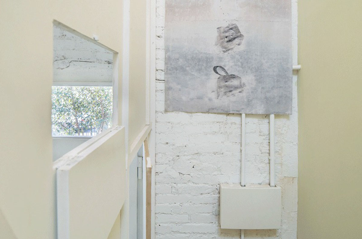 Pía Mendaro converts old house into an artist residence with floating mezzanine floor in Madrid