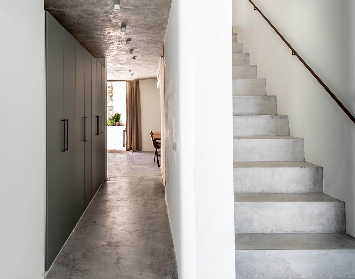 Iniesta Nowell Arquitectos converts old warehouse into house with a network of service alleys