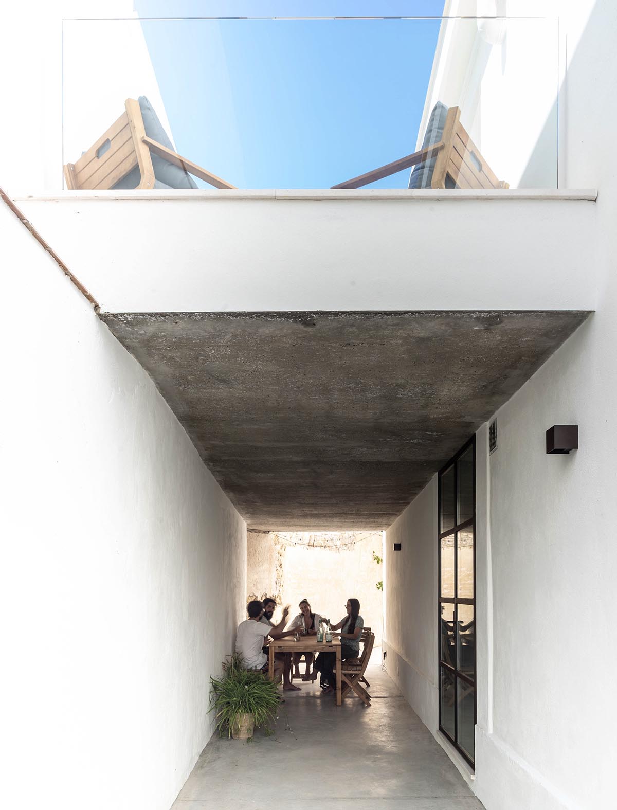 Iniesta Nowell Arquitectos converts old warehouse into house with a network of service alleys