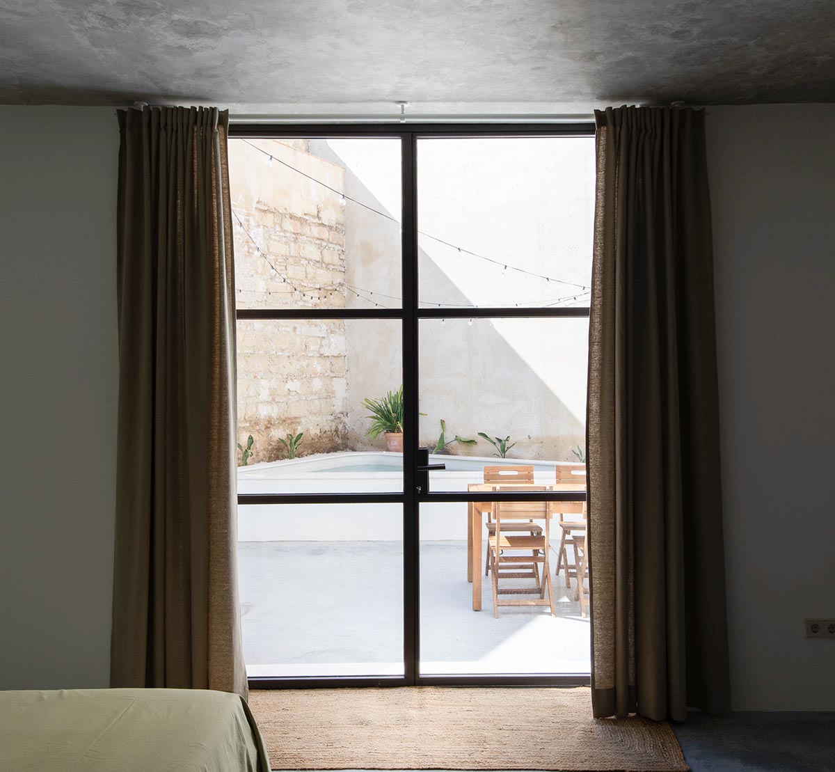 Iniesta Nowell Arquitectos converts old warehouse into house with a network of service alleys