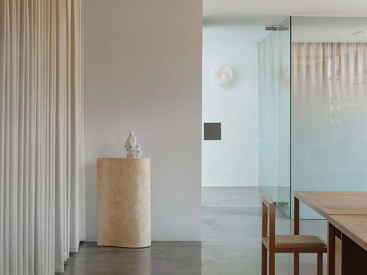 Ladder-Like sandalwood yellow volumes form Buddha artist's exhibition space and studio in China