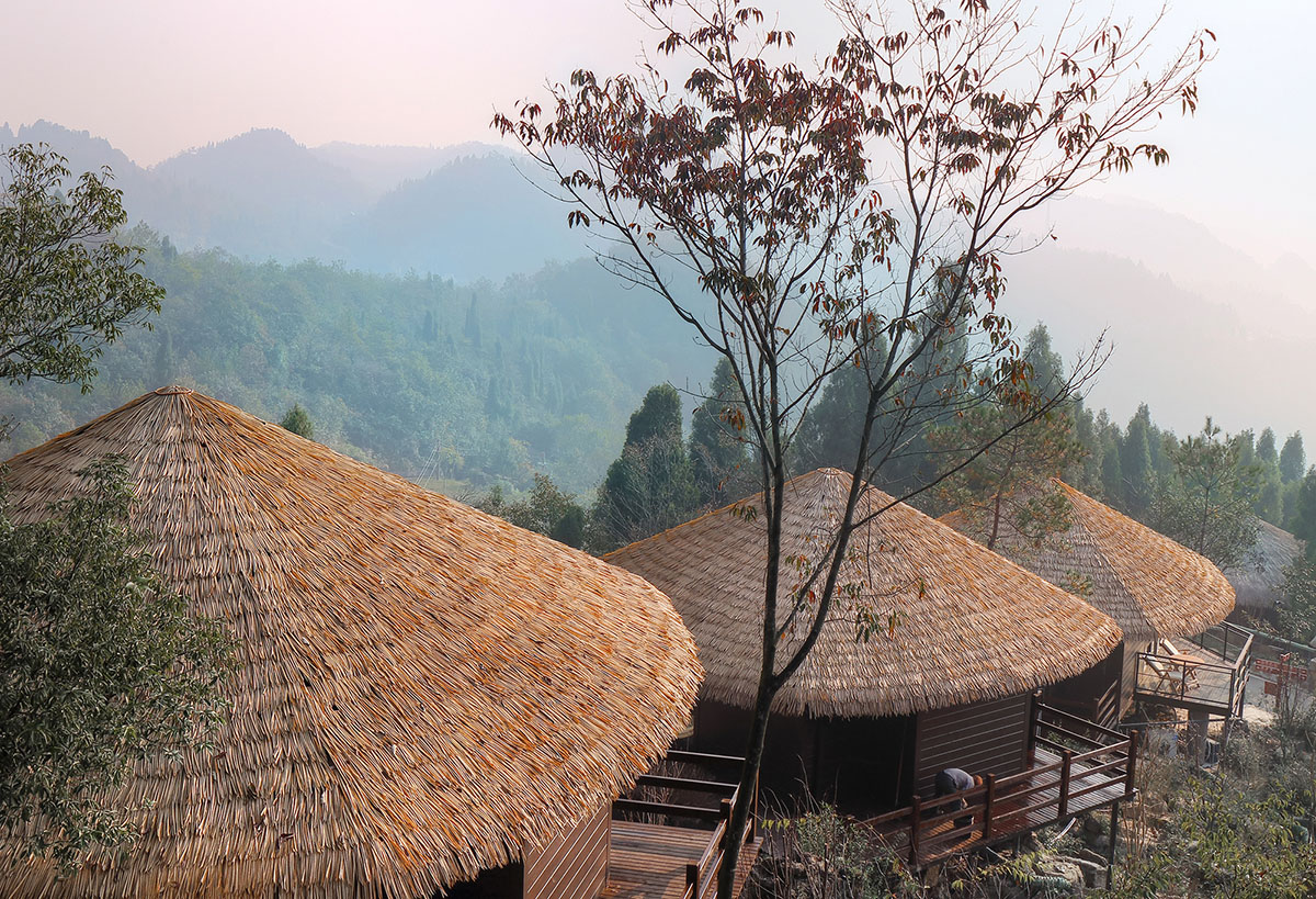 Fan Life built new residential cabins shaped through the original terrain of Hubei Province