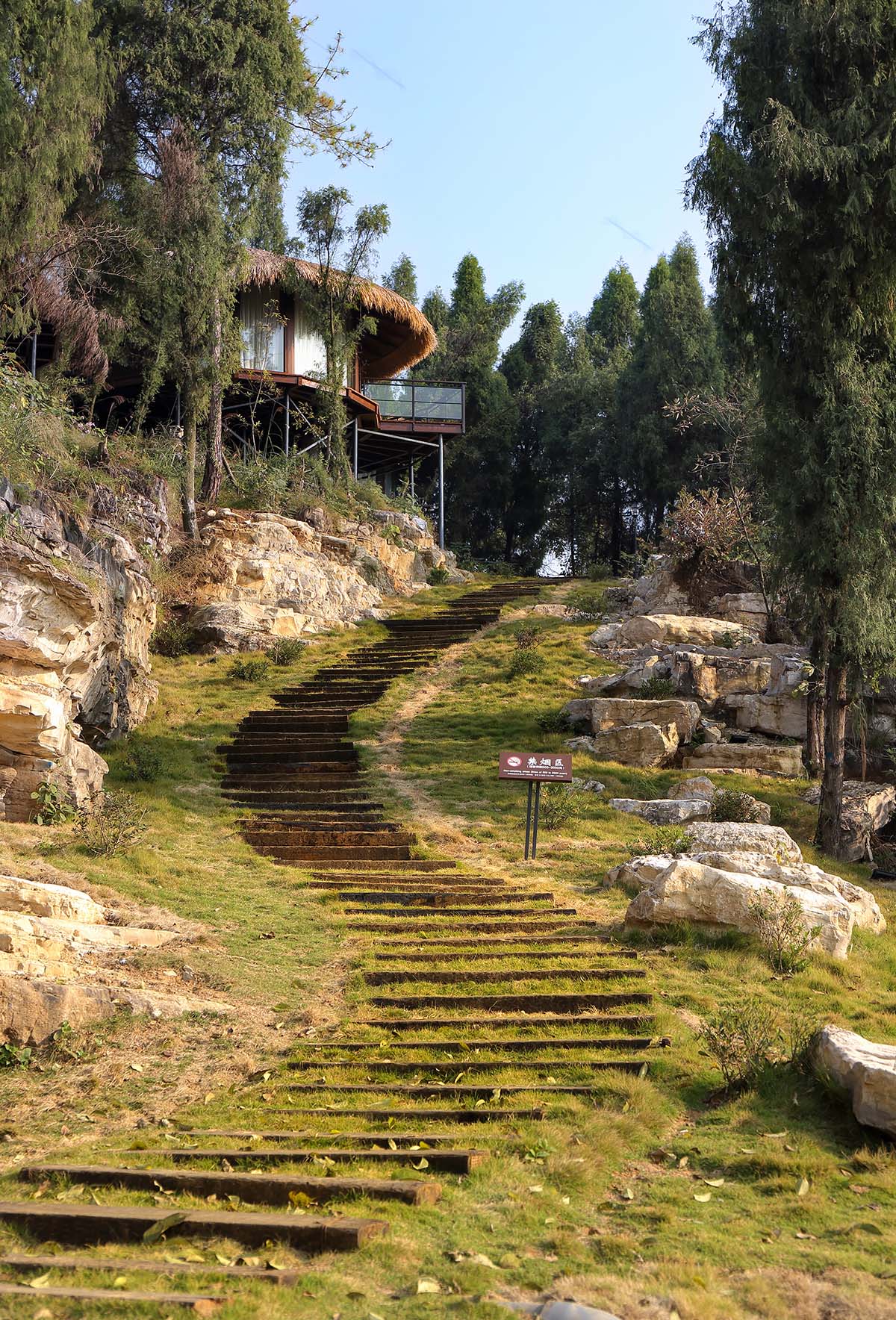 Fan Life built new residential cabins shaped through the original terrain of Hubei Province
