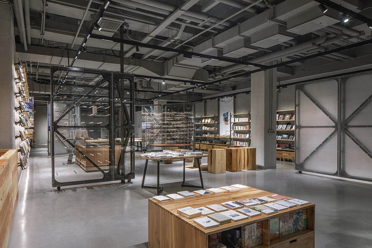 LUO Studio completes Mumokuteki Concept Bookstore in Beijing