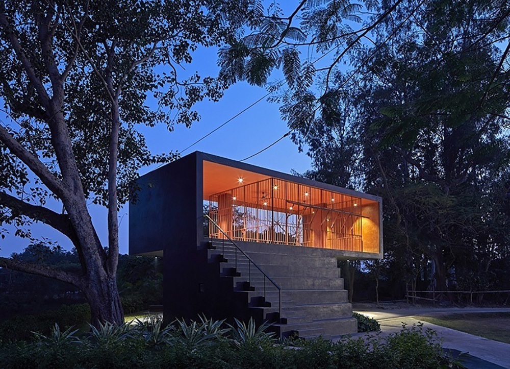 Making of a Place: Productive collision between a practice and a passionate community