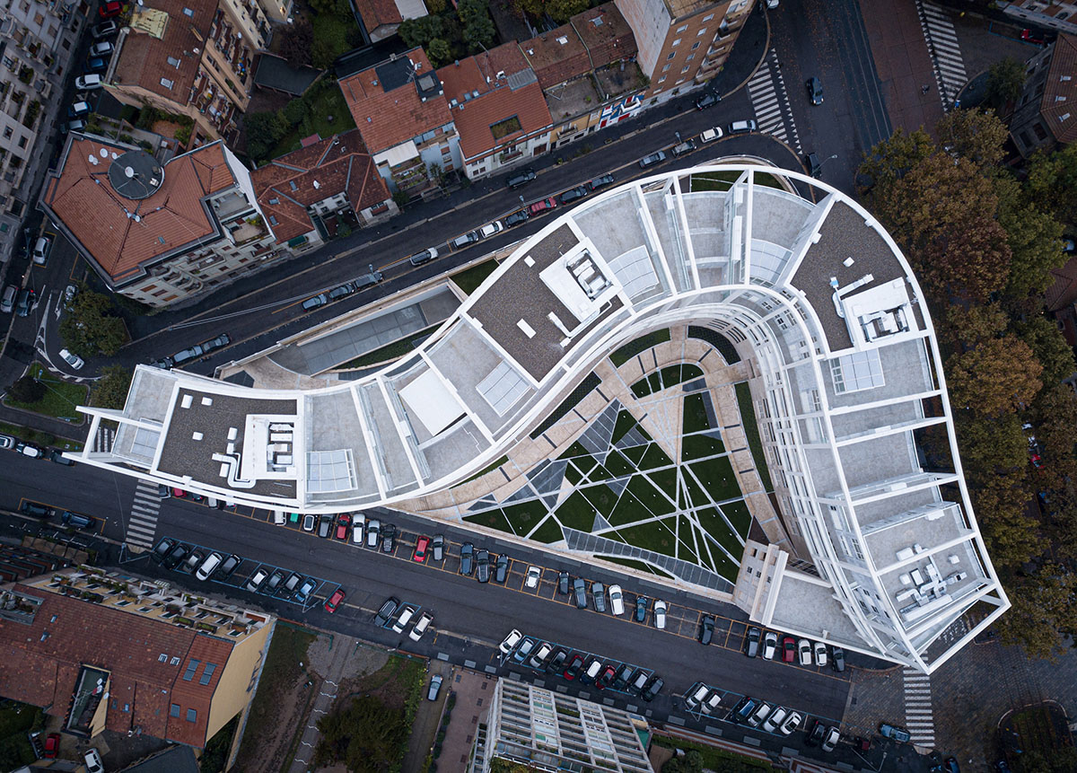 Eisenman Architects, Degli Esposti Architetti & AZstudio complete curved Residenze Carlo Erba