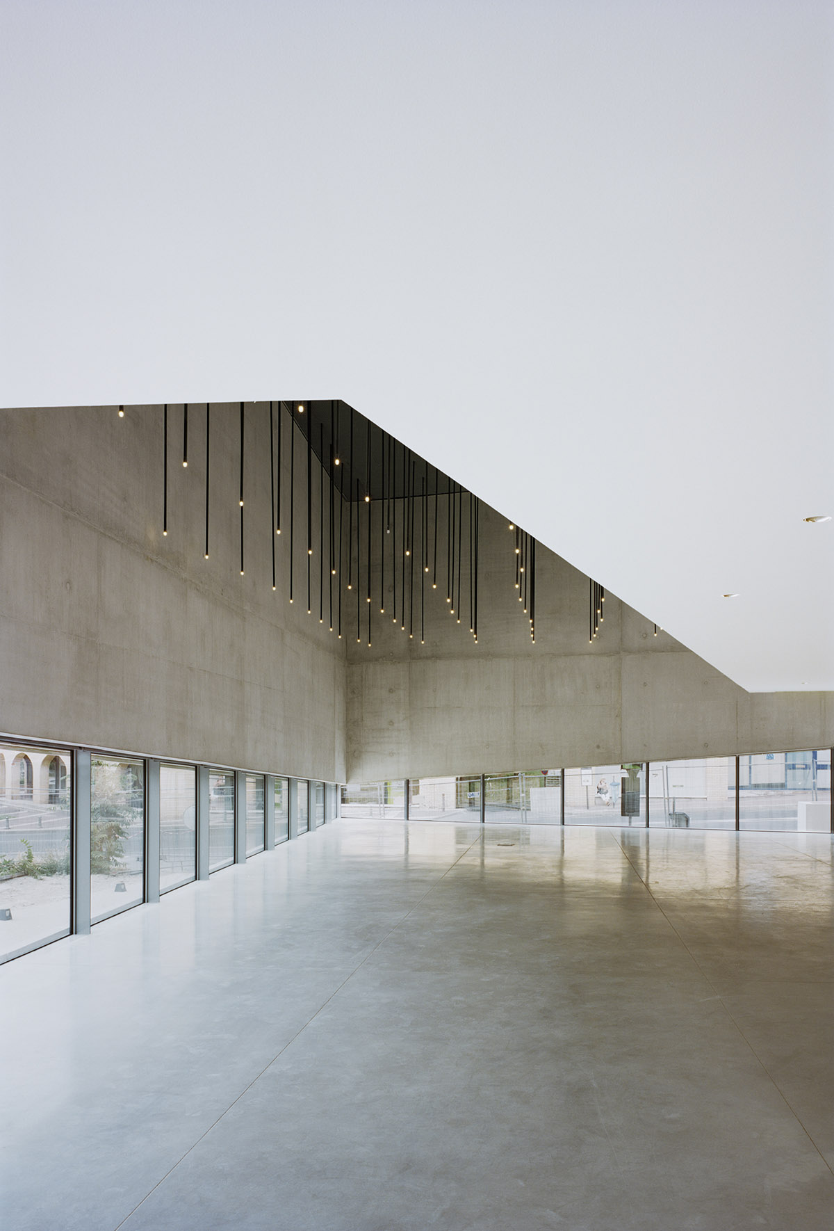 Ateliers O-S architectes expands an old theater in Paris' suburb