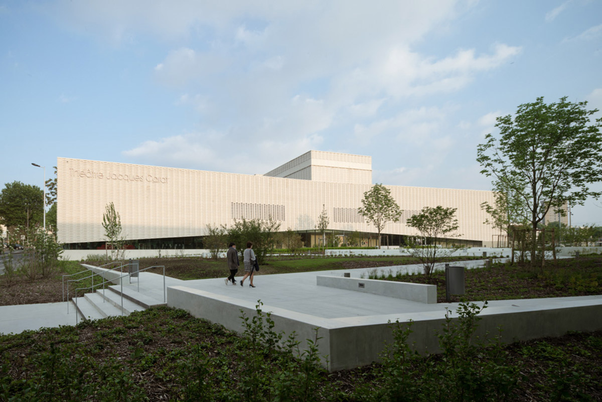 Ateliers O-S architectes expands an old theater in Paris' suburb