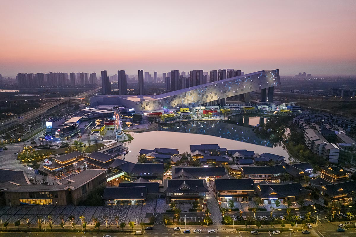 Giant ski resort features a 500-meter downhill slope with a pixelated multi-media façade in China