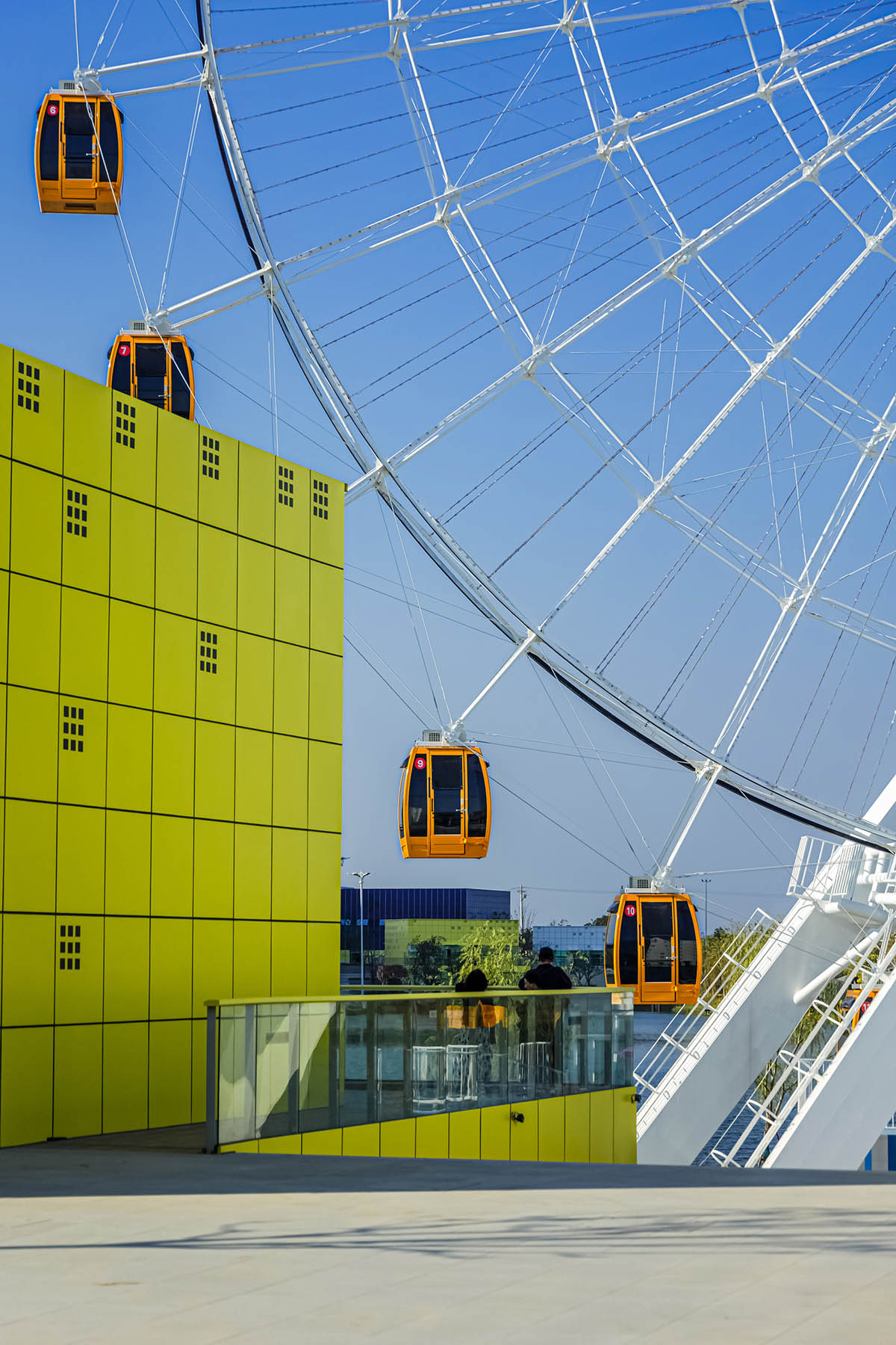 Giant ski resort features a 500-meter downhill slope with a pixelated multi-media façade in China