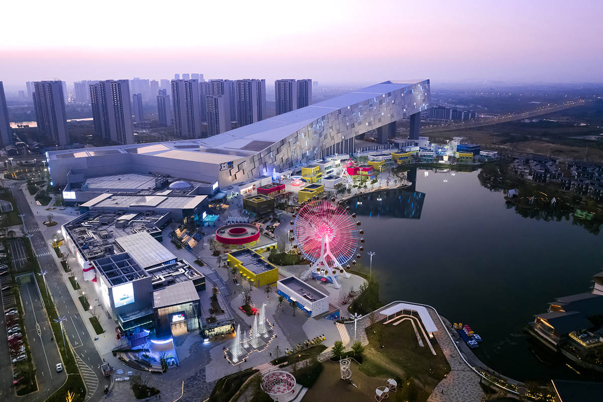 Giant ski resort features a 500-meter downhill slope with a pixelated multi-media façade in China