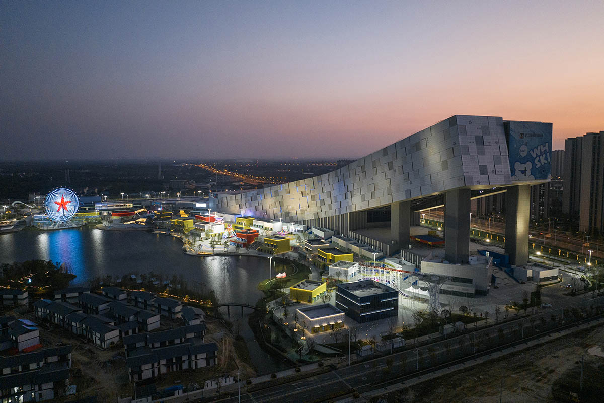 Giant ski resort features a 500-meter downhill slope with a pixelated multi-media façade in China