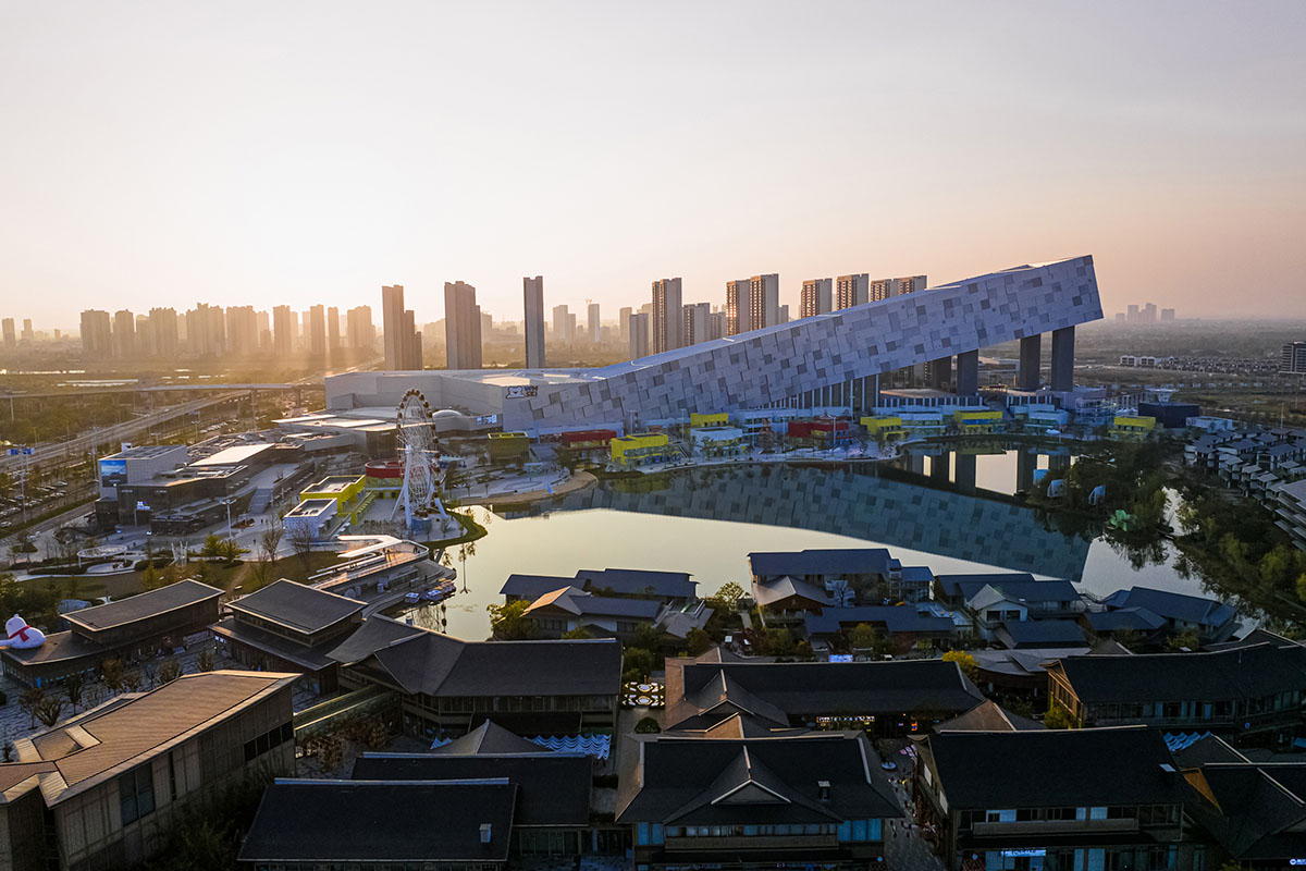 Giant ski resort features a 500-meter downhill slope with a pixelated multi-media façade in China