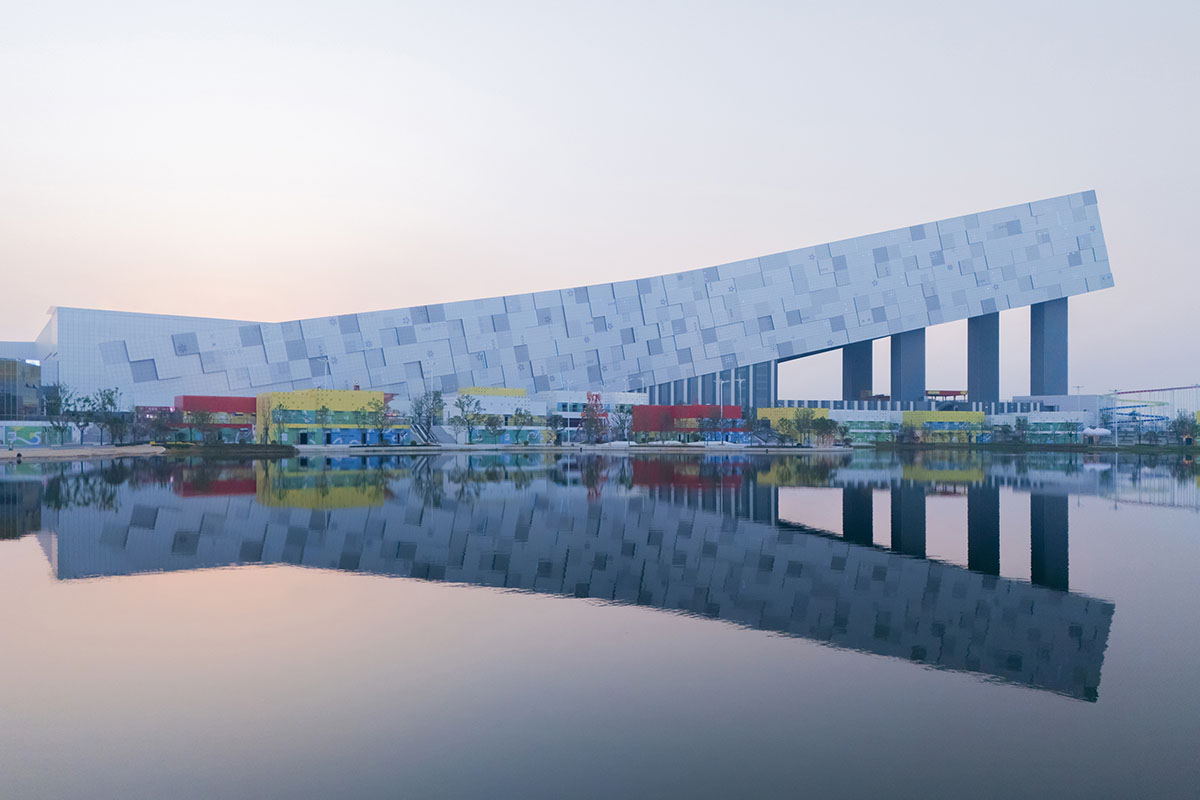 Giant ski resort features a 500-meter downhill slope with a pixelated multi-media façade in China