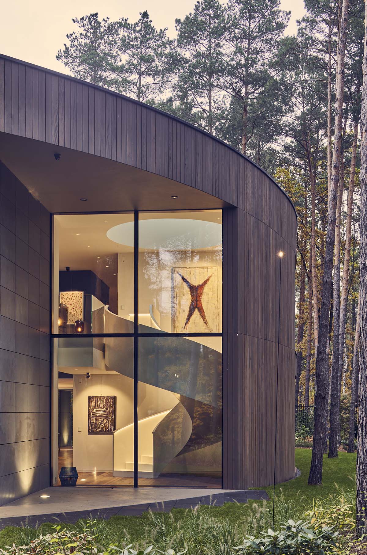 Przemek Olczyk Mobius Architekci completes circle wood house in a pine forest of Poland